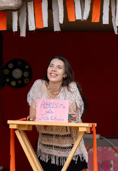 Elena Nistor, profesor de actorie, la un atelier de teatru pentru copii